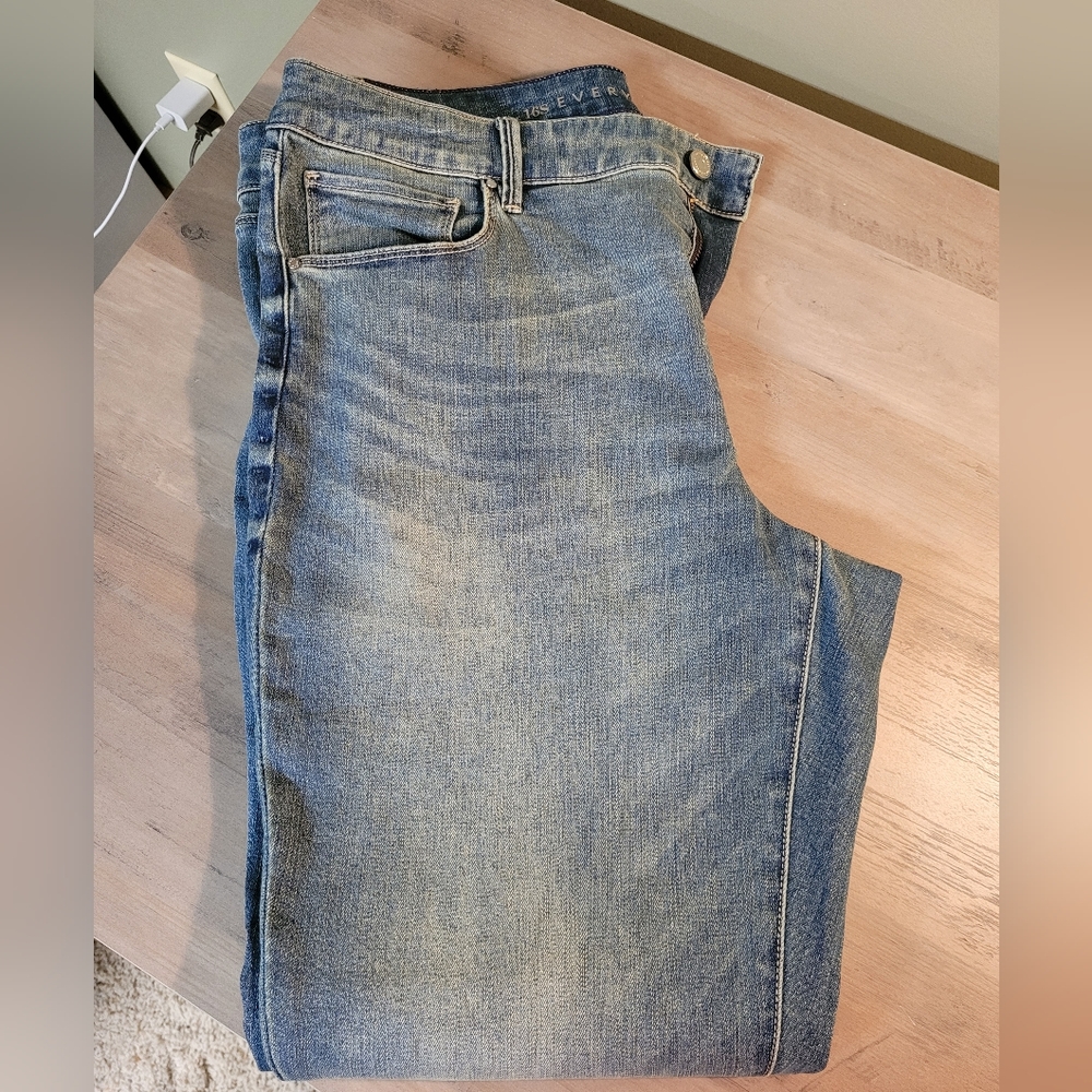 WHBM Curvy Slim Jeans, Like New - Picture 5 of 9